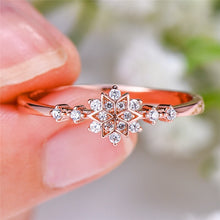 Load image into Gallery viewer, Luxury Female Flower Snowflake Ring