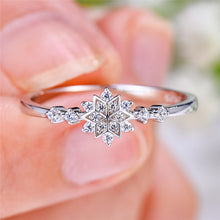 Load image into Gallery viewer, Luxury Female Flower Snowflake Ring